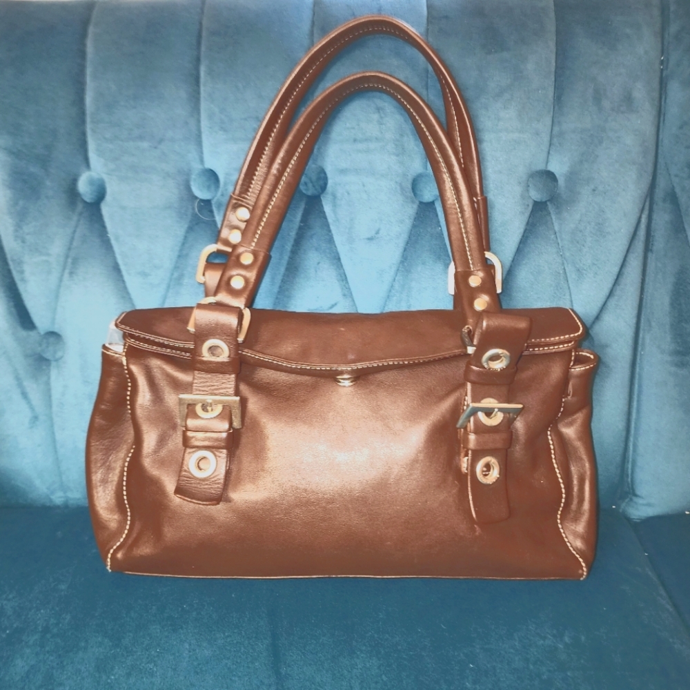 Luis Esteve Classic Brown Shoulder Bag with Glossy Leather and Structured Shape